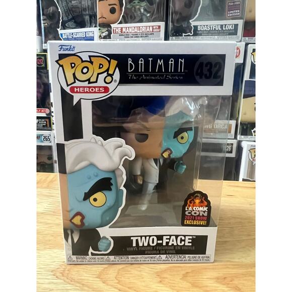 VAULTED EXCLUSIVE L.A. COMIC CON Two-Face Batman Animated Series Funko Pop #432 - Picture 1 of 6